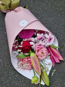 Valentines Day 2023: Small Pink + Red Bouquet