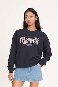 Womens Sweats Hoodies: HUFFER SLOUCH CREW 350/GARDEN - NAVY