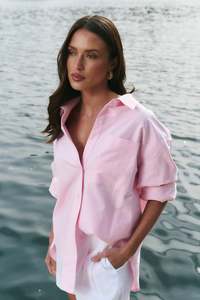 STORIES TO BE TOLD SIGNATURE PINK OXFORD BOYFRIEND SHIRT