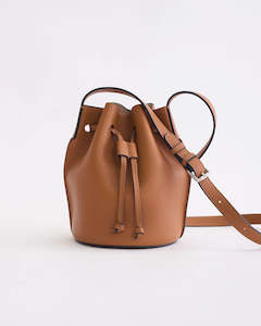 The Horse: Bobb Bucket Bag || Tan Pebbled Leather