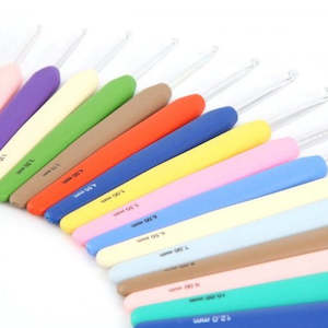 Crochet Accessories: ~KnitPro Waves Soft Grip Crochet Hook