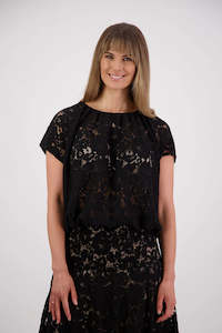 Briarwood: Scarlett Top. Black.