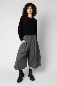 TAYLOR: Sleeved Knit Ellipse Top. Black