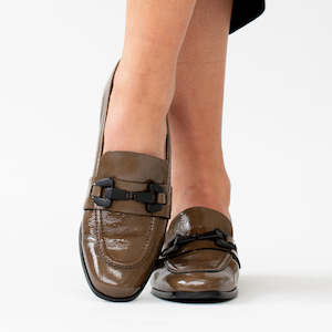 Dansi: Aragon Taupe Patent