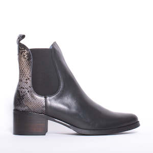 Pinto Di Blu: Mariana Black Print