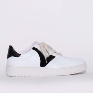 Victoria: Verona Black