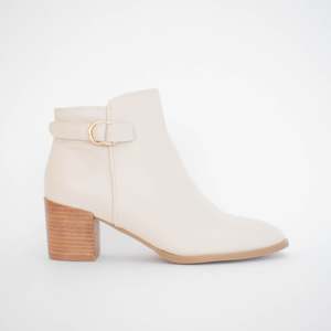 Helina Ivory