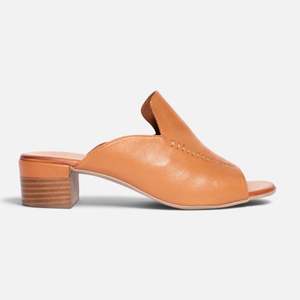 Sandals Mid: Dobby Coconut