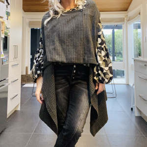 GOLDEN Check Cape