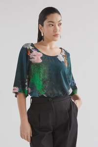 Tops: ELK Foljer Top - Size 10