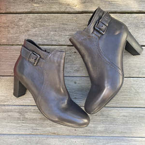 Preloved 1: PRELOVED: FLEXX For Girls Boot - ONLINE ONLY, Size 38