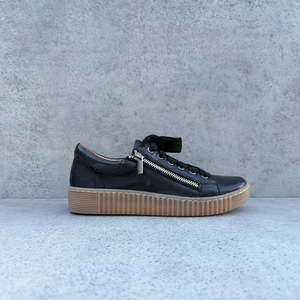 Black: EOS Joyce NBB
