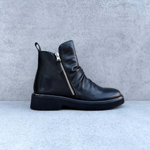 Black: EOS Theona BKL