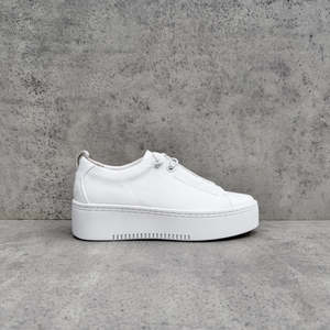 Trainers: MINX Kerri
