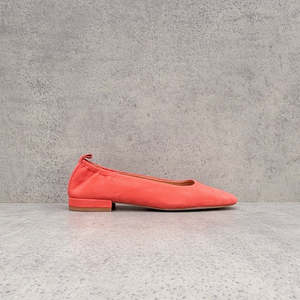 Flats 1: EOS Rafi CL