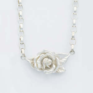Rose Garden: Big Rose Necklace