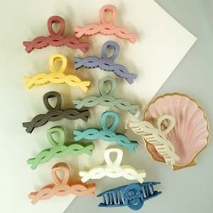 15 Or Under: Twist Claw Clip