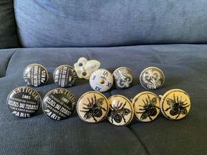 Furniture: Vintage Style Ceramic Knobs x 12