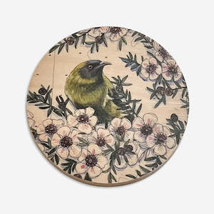 Justine Hawksworth: Ply Bird Wall Art Round | Bellbird in Manuka