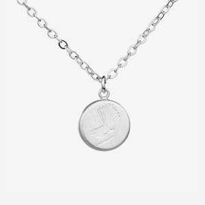 Wear: Round Necklace | Fantail