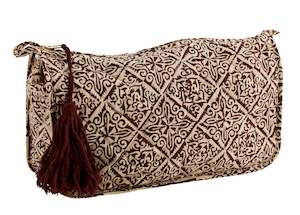 Accessories Gifts: Printed washbag w/ tassel, Ruby/beige