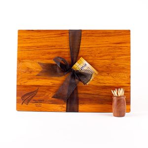 The Great NZ Chopping Board 350x250 with Engraved Icon