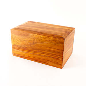 Nz Heart Rimu: Ashes Urn - Heart Rimu