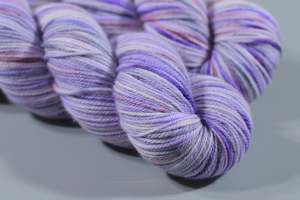 Tones of Violet | Hand Dyed 100% Merino Yarn from New Zealand | 100g