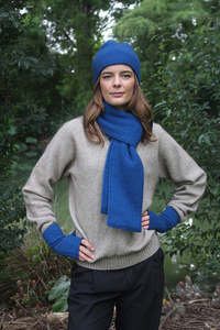 Accessories: ESSENTIAL SCARF