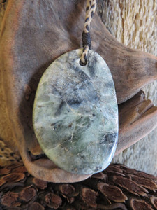Products: Serpentine Pebble-form Pendant Woven Stone Jade