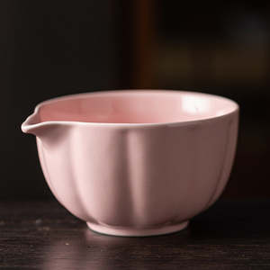 Matcha Bowl: Sakura Pink Petal-Shaped Matcha Bowl