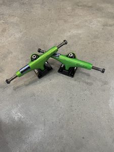 Products: Thunder Truck 147 Metallic Script Hollow Lights Green