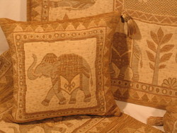 Rajah: Lounge