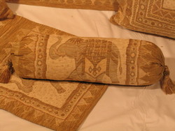 Rajah: Bolster