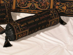 Latin: Bolster