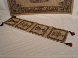 Pomona: Table Runner