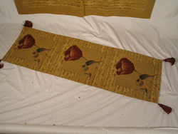 Tulips: Table Runner