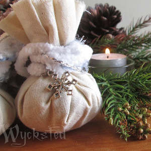Sachets And Spell Pouches: Winter Witch Sachet Hygge