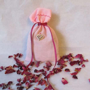 Sachets And Spell Pouches: Love Sachet