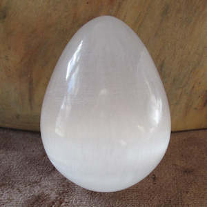Wands And More: Crystal Egg Selenite