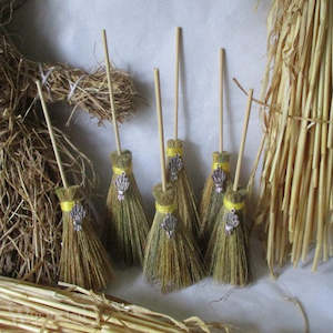 Teeny Lammas Broom
