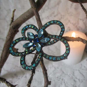 Past Life Collectibles: Blue Flower Faux Gem Brooch - Preloved