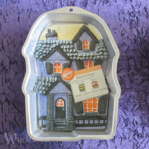 Seasons And Sabbats: Baking Pan Wilton Haunted House - Clearance Stuff