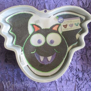Seasons And Sabbats: Baking Pan Wilton Just Batty - Clearance Stuff