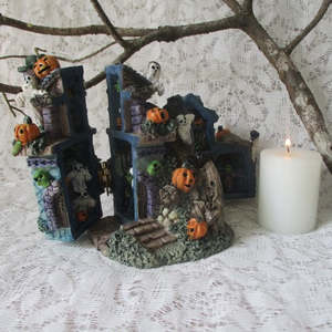 Seasons And Sabbats: Haunted House 3 - Preloved