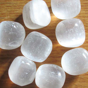 Crystals And Gemstones: Selenite 3-5gm