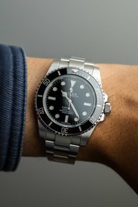 Rolex: Rolex Submariner No Date Ref. 114060 2017 w/ Box & Papers