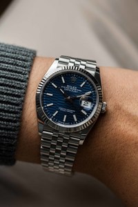 Modern: Rolex Datejust Ref. 126234 'Blue Motif' Dial 2023 w/ Box & Papers