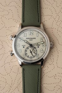 Under 1 000: Patek Philippe Calatrava Pilot Travel Time Ref. 5524G 'Cream' Dial 2026 w/ Box & Papers