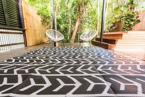 Best Selling: Outdoor Rug -  Arrows Black and White